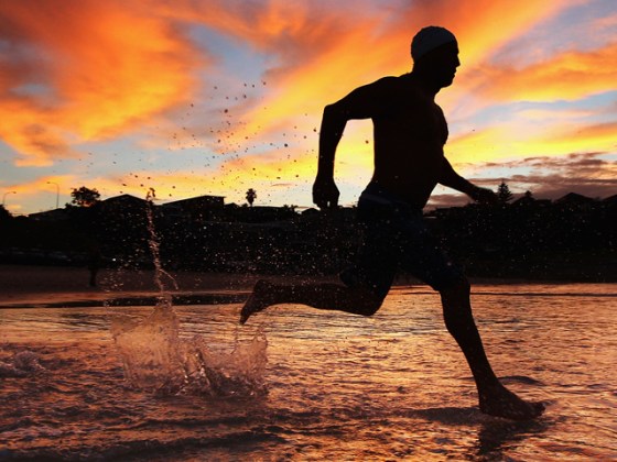 A dawn plunge in Australia, a soldier's homecoming in Alaska, a fiery firehouse in New Jersey, a tearful farewell in California and more.