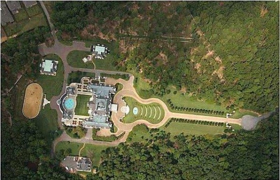 You can live like a rock star in a place like this.