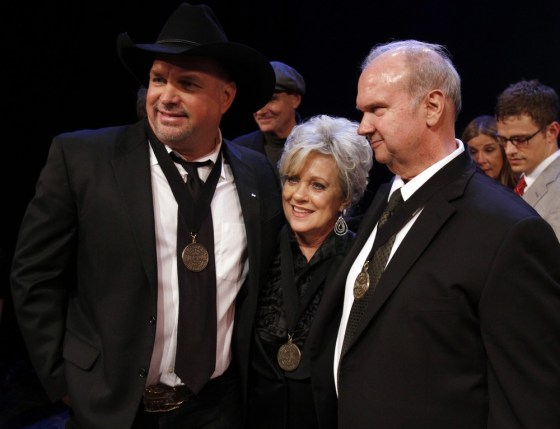 Garth Brooks, left, Connie Smith, center and Hargus