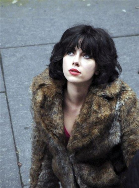 ScarJo1Scarlett Johansson filming