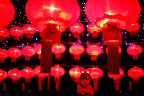 Lantern festival kicks off in Shanghai