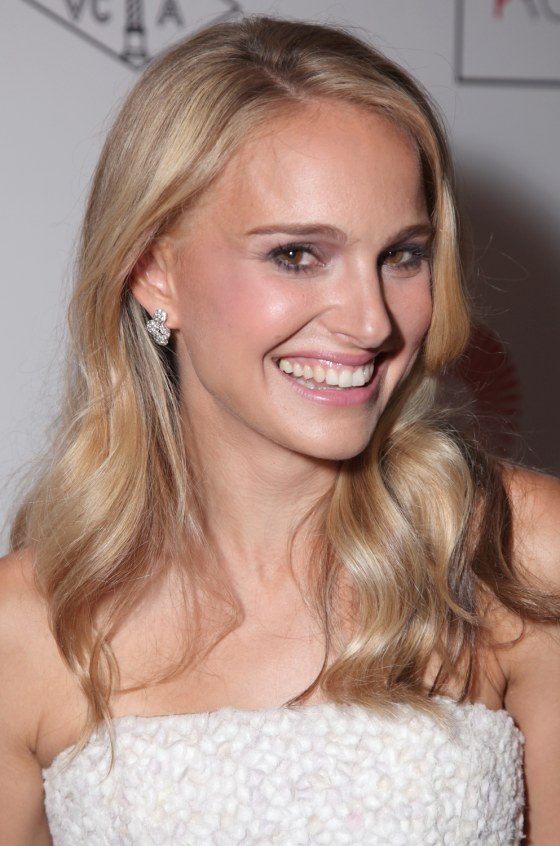 Natalie Portman goes blonde for film role