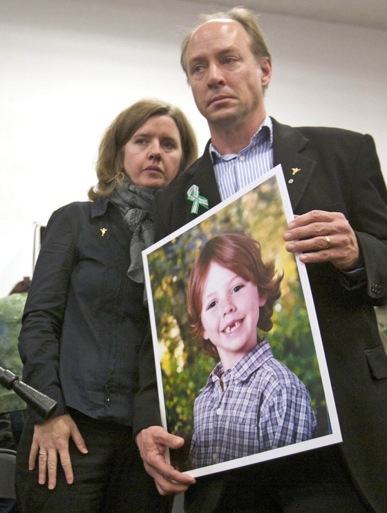 'Grandfather clause' in Connecticut gun bill angers Sandy Hook families