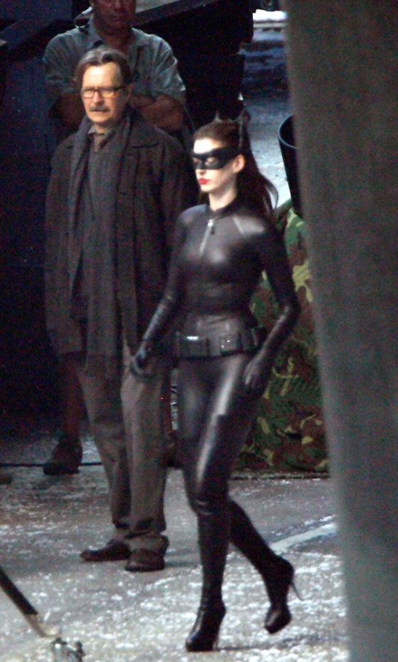 anne-hathaway-s-full-catwoman-costume-revealed