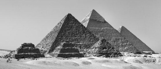 How did they feed 10,000 pyramid builders? Like this...