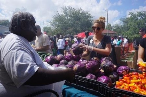 Tori volunteering at Glory Temple, Agency of Feeding South Florida and the 3rd stop on her Fill a Heart Tour.