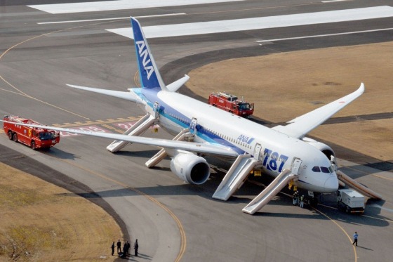 Swelling found in second battery on Japanese Dreamliner