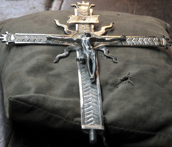 Detail of the silver cross Argentine goldsmith Juan Carlos Pallarols made for Pope Francis.