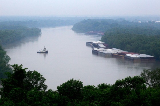 Barges sit along the banks of the Mississippi River in Vicksburg, Mississippi in this file photo taken May 13, 2011. Fifty-five percent of river and stream lengths are in poor condition for aquatic life, the Environmental Protection Agency (EPA) said on Tuesday in an unprecedented survey of U.S. Waterways.
