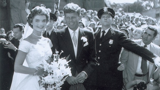 Unseen JFK-Jackie Kennedy wedding photos up for auction