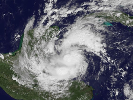 Rina se debilita a depresión tropical en caribe mexicano