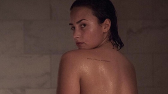 Demi Lovato sin ropa