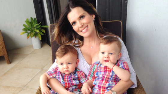 maritza rodriguez en casa con sus gemelos