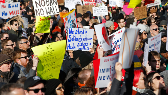 Manifestantes protestan en New York contra el veto migratorio de Donald Trump