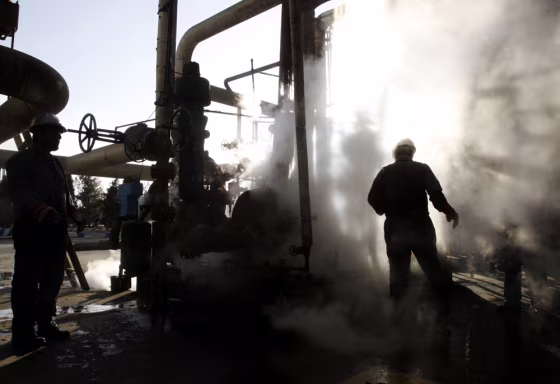 Image: Oil refinery in Tehran