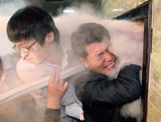 Image: South Korean opposition Democratic Party members