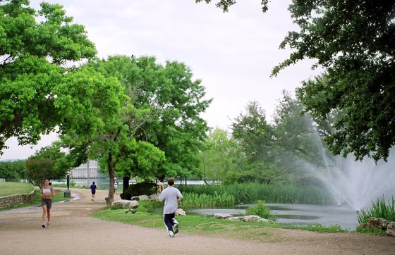 Image: Lady Bird Lake Hike and Bike Trail