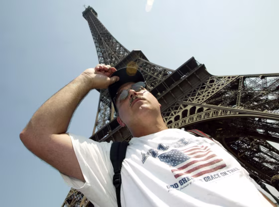 Image: American tourist in Paris