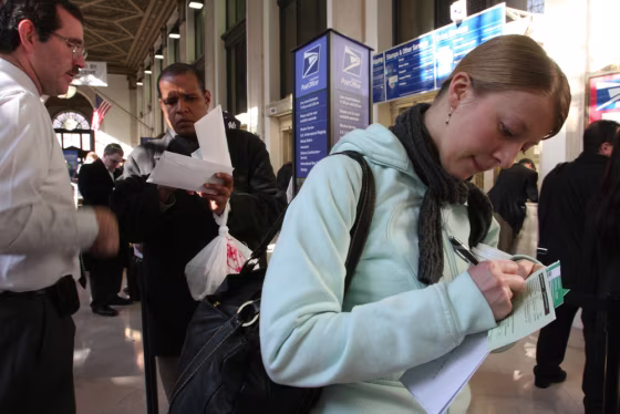 Image: Woman fills out tax return