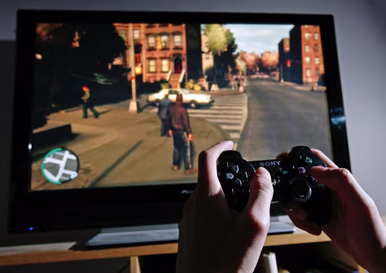 Player Tries To Master The Newly Released Grand Theft Auto IV
