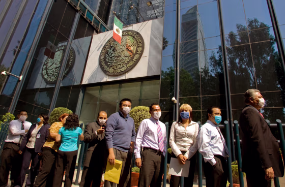 Image: Mexicans await outside their offices after an earthquake in Mexico City