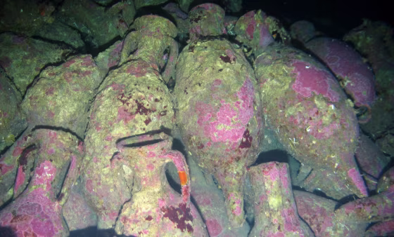 Image: Amphorae from a Roman shipwreck on the seabed near the island of Ventotene