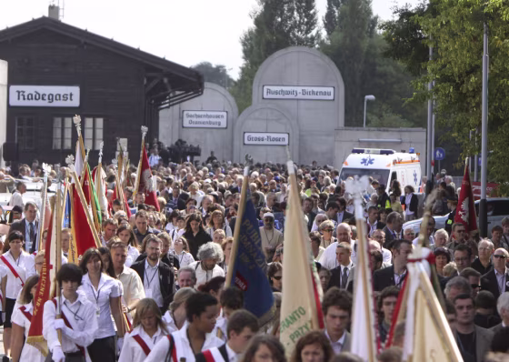 Image: Memorial March to Survivors Park