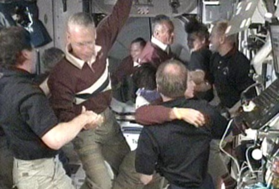 Image: Crews meet