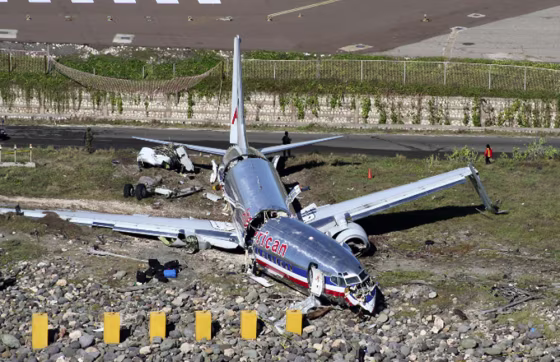 Image: fuselage of American Airlines flight AA331