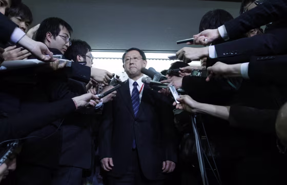 Image: Toyota Motor Corp President Akio Toyoda is surrounded by reporters after meeting with Transport Minister Seiji Maehara in Tokyo