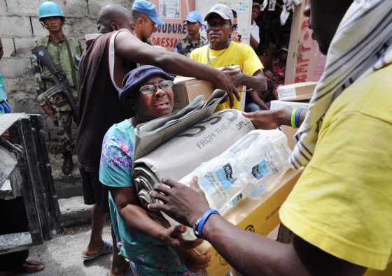 Image: UN distributes Haiti aid