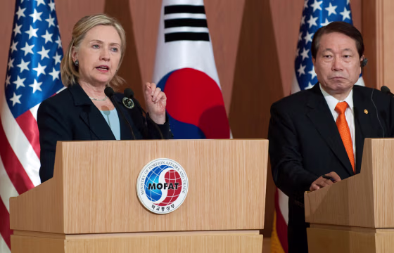 Image: Hillary Clinton, Yu Myung-hwan