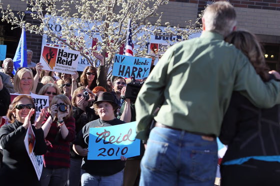 Image: Sen. Harry Reid Embarks On Bus Tour Throughout His Home State Nevada