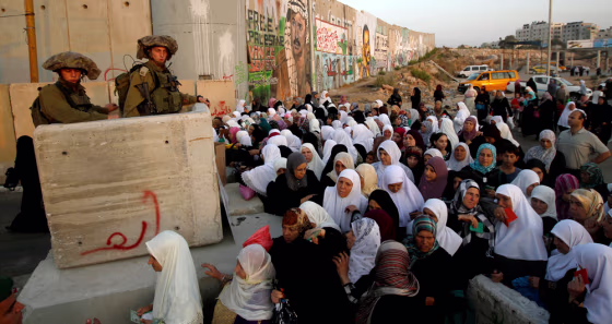 Image: Palestinians cross towards Jerusalem through Israel's Qalandiya checkpoint outside Ramallah