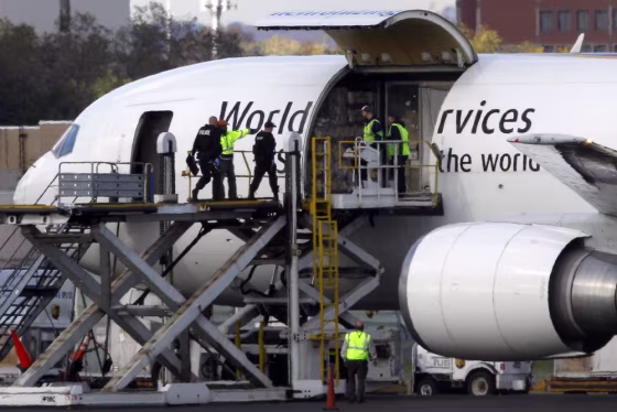 Image: cargo plane in Philadelphia