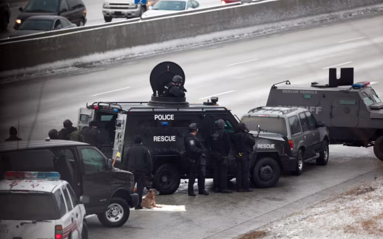 Image: Policesurround a vehicle in Milwaukee