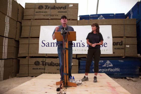 Image: Sarah Palin visits Haiti with Franklin Graham