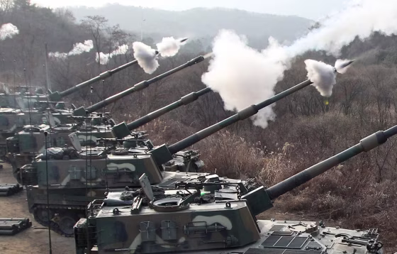 Image: South Korean guns fire live rounds during drill