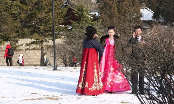 Image: wedding party in a snowy park