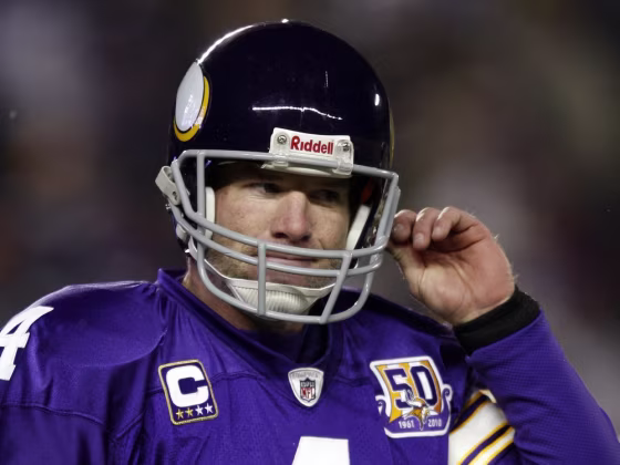Image: Minnesota Vikings quarterback Brett Favre heads to the sidelines after hhe throws a pass intercepted by Chicago Bears' Julius Peppers in Minneapolis