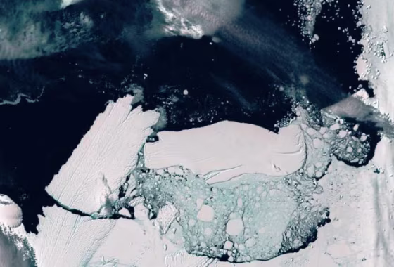 Image: An iceberg breaks off from the Mertz Glacier in the Australian Antarctic Territory in this handout picture