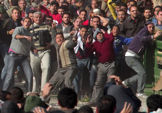 Image: Anti-Government Protesters Clash With Pro-Mubarak Demonstrators