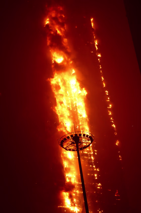 Image: Fire devours an entire block of the Dynasty Wanxin Hotel in Shenyang