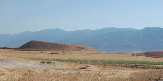 The site of Tell Qarqur in northwest Syria was occupied for nearly 10,000 years. The debris that people left behind accumulated into a human-made mound known as a tell. Archaeologists have determined that 4,200 years ago, at a time when cities and civilizations were collapsing in the Middle East, Tell Qarqur actually grew.