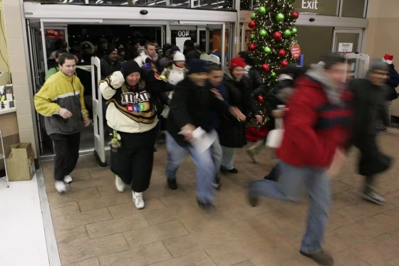 Image: Black Friday shoppers