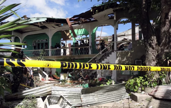 Image: Investigators sift through rubble inside a destroyed hotel in Zamboanga City, in the Philippines southern island of Mindanao