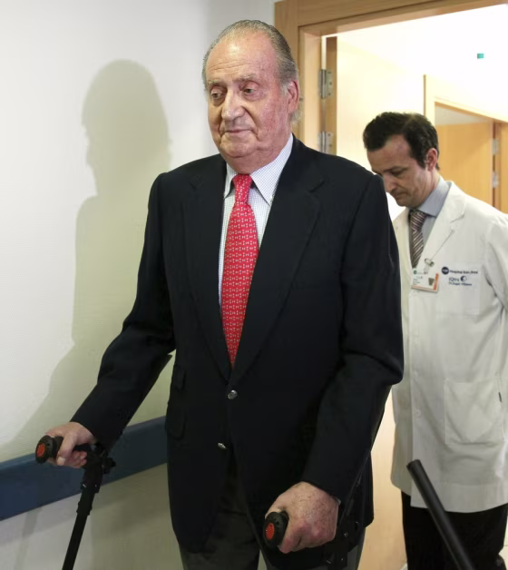 Image: Spain's King Juan Carlos leaves the hospital after being discharged in Madrid