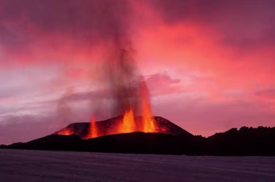 The initial eruptive activity at Eyjafjallajokull volcano in March 2010 was a lava-producing blast.