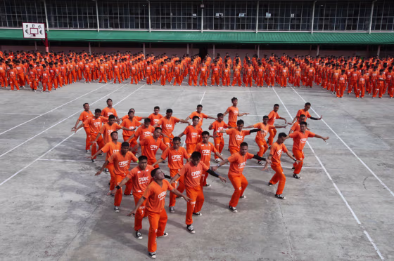 Image: Inmates at the island province of Cebu in central Philippines dance to the late Michael Jackson's \"Thriller\"