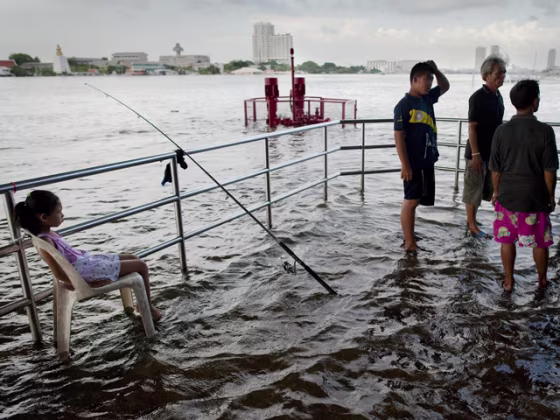 Image: Floods next to the Chao Praya river in Bangkok, Thailand